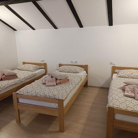 Naid Apartmani Kulen Vakuf Exterior foto